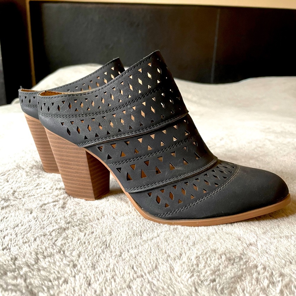 Black mule with block heel